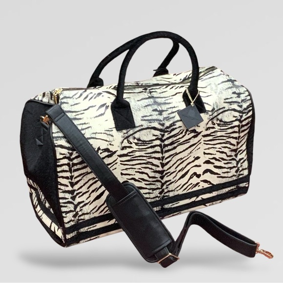 Men's Fashion Vintage WhiteBlack Faux Fur Duffle Bags NWT